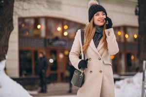 Cizme scurte de zăpadă în outfituri trendy: Idei de purtare