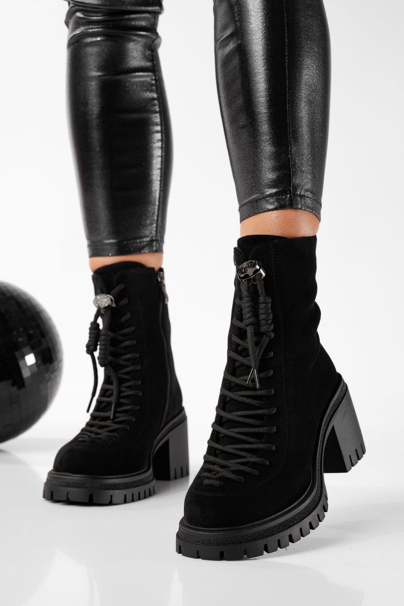 Ghete dama îmblanite negre din piele ecologica intoarsa Casilda #22836