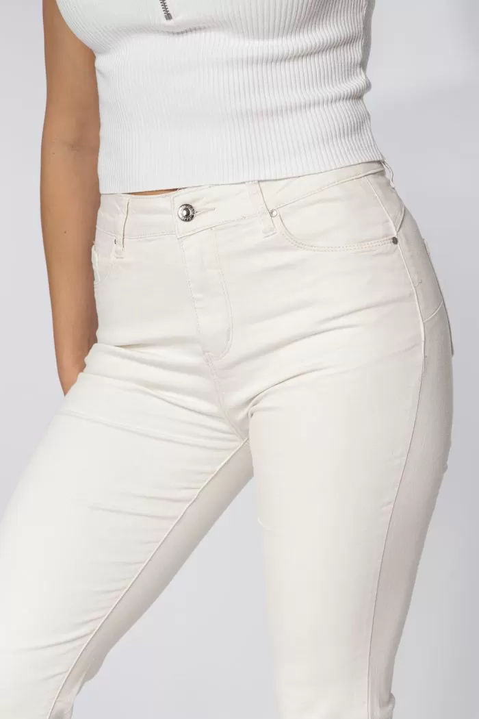 Blugi Evazati cu PushUp Dama Chloe Crem #A659