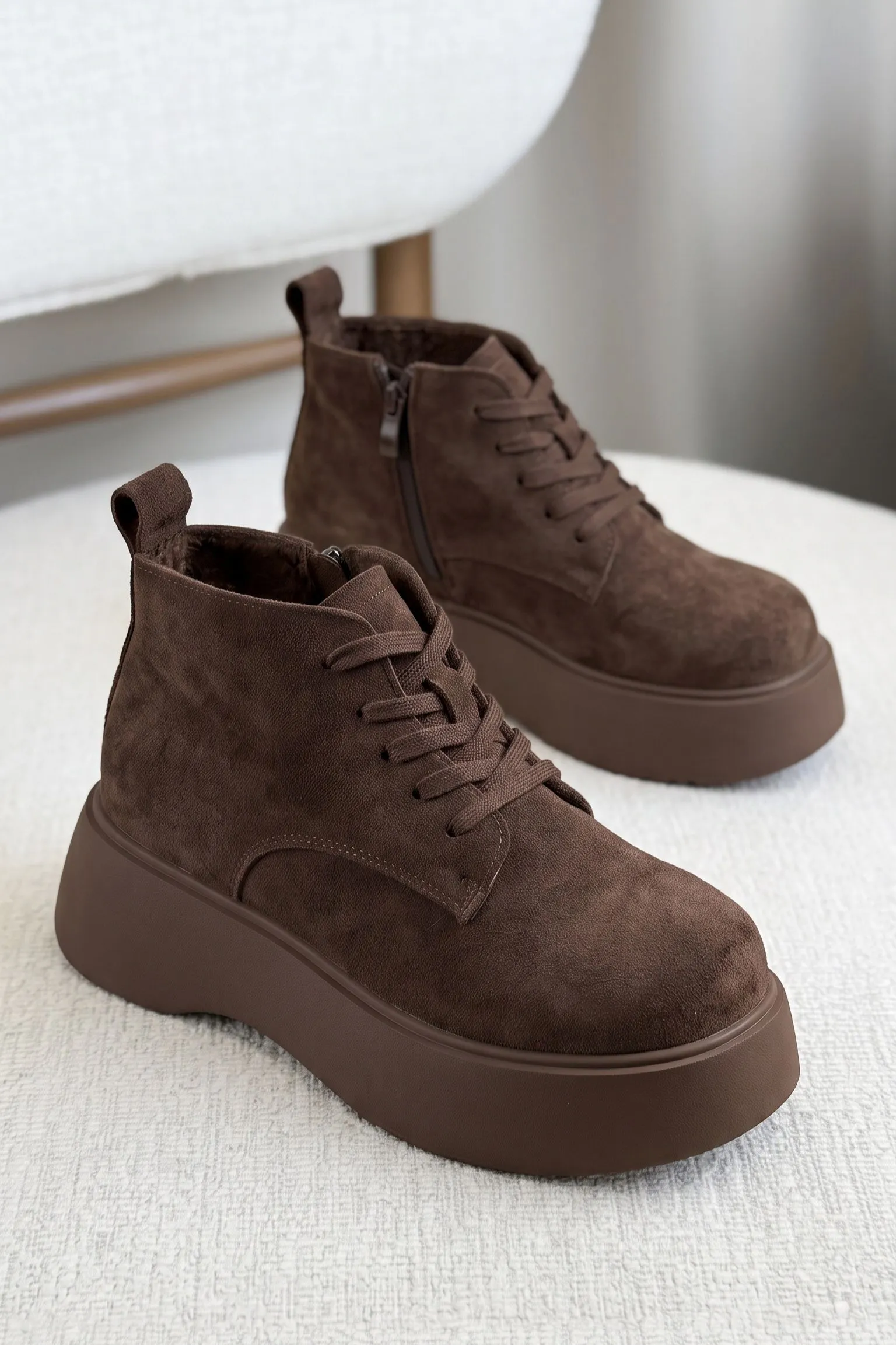 Ghete dama îmblanite maro din piele ecologica intoarsa Noelle #30681