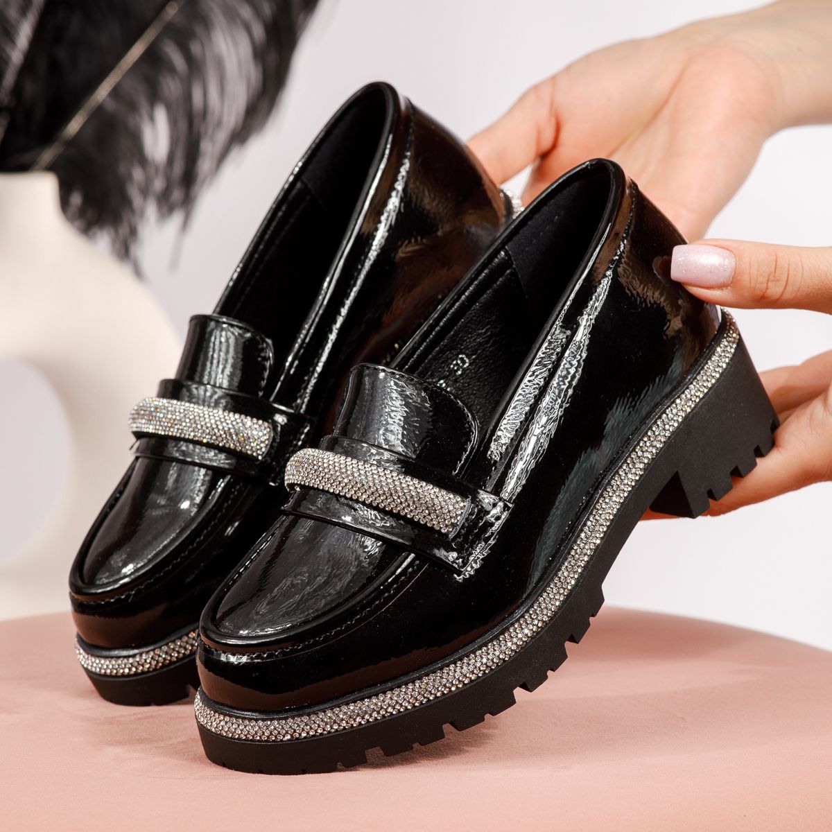 Всекидневни детски обувки черни от лачена еко кожа Bella #19123
