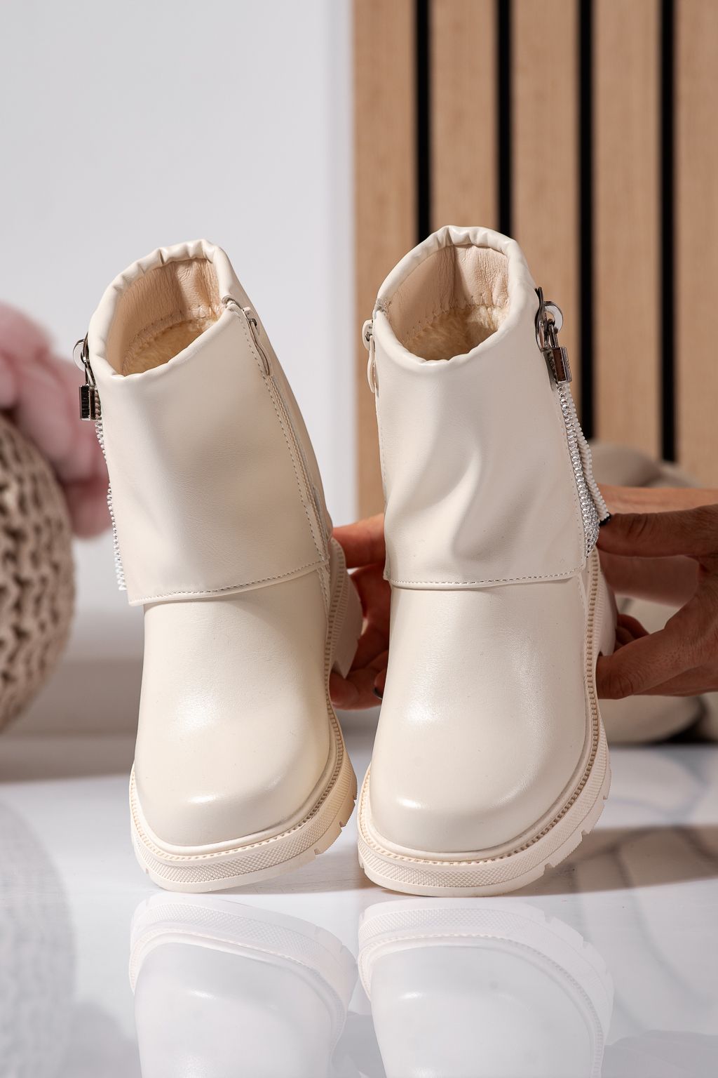 Ghete fete imblanite bej din piele ecologica Sara #22554