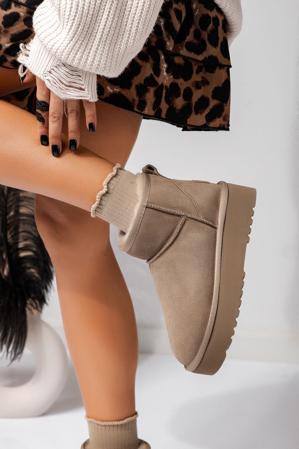 Cizme scurte dama imblanite tip Ug khaki din piele naturala intoarsa Brittany #22620