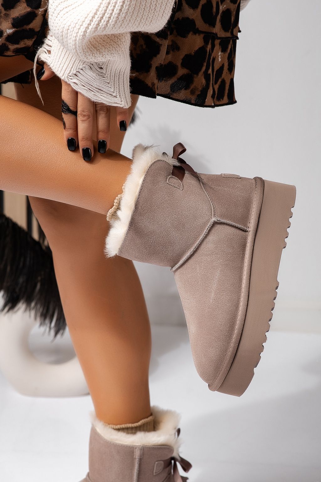 Cizme scurte dama imblanite tip Ug bej din piele naturala intoarsa Camila #22624