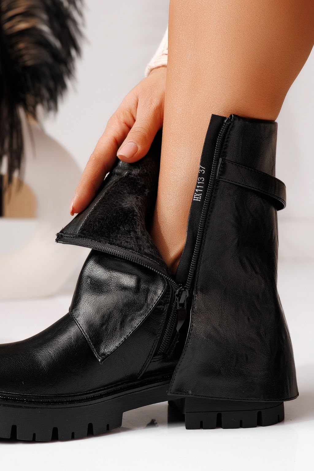 Ghete dama îmblanite negre din piele ecologica Clover #23051