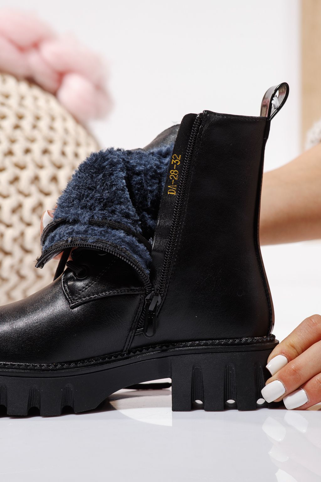 Ghete fete imblanite negre din piele ecologica Aris #23115