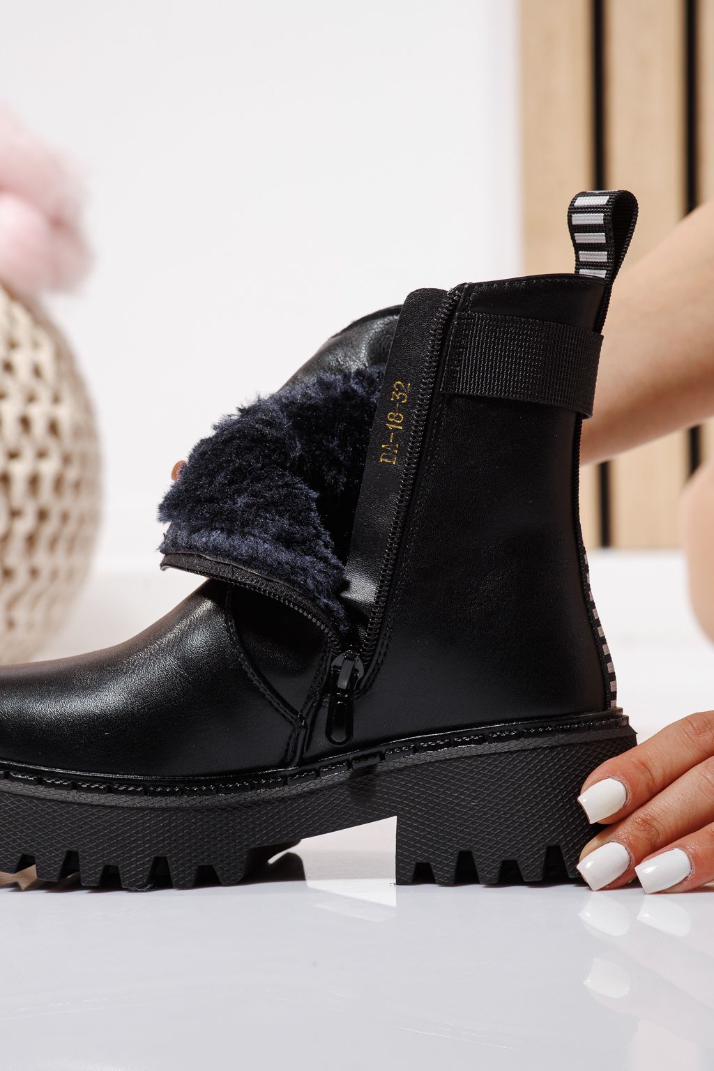 Ghete fete imblanite negre din piele ecologica Talia #23108