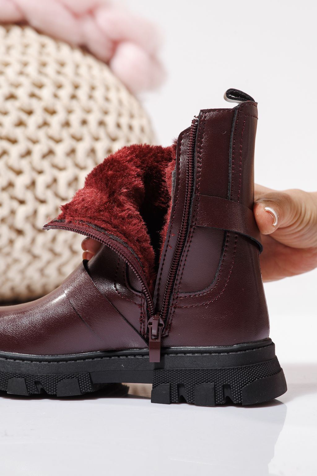 Ghete fete imblanite rosii din piele ecologica Marisa #23141