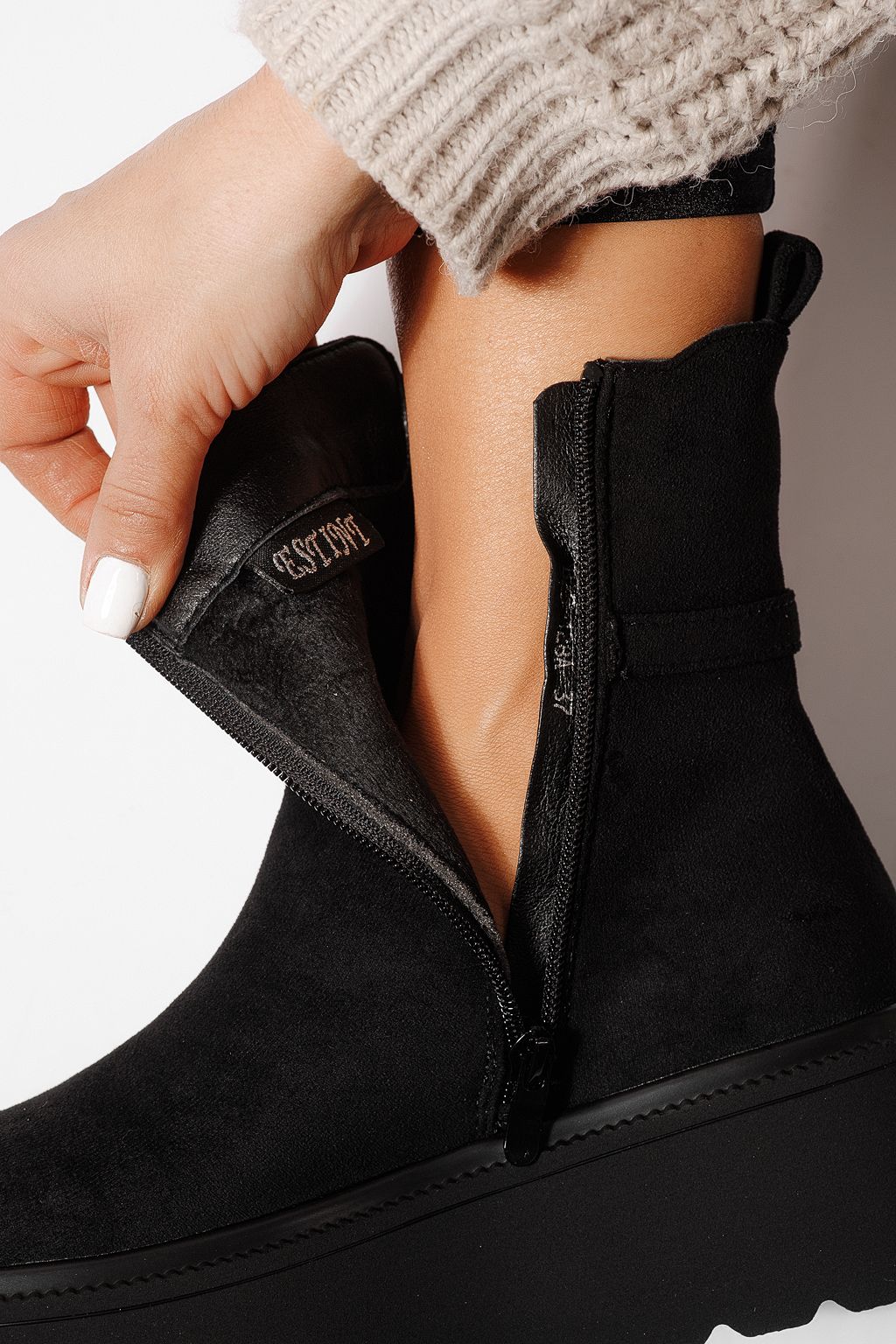 Ghete dama îmblanite negre din piele ecologica intoarsa Dalia #23075