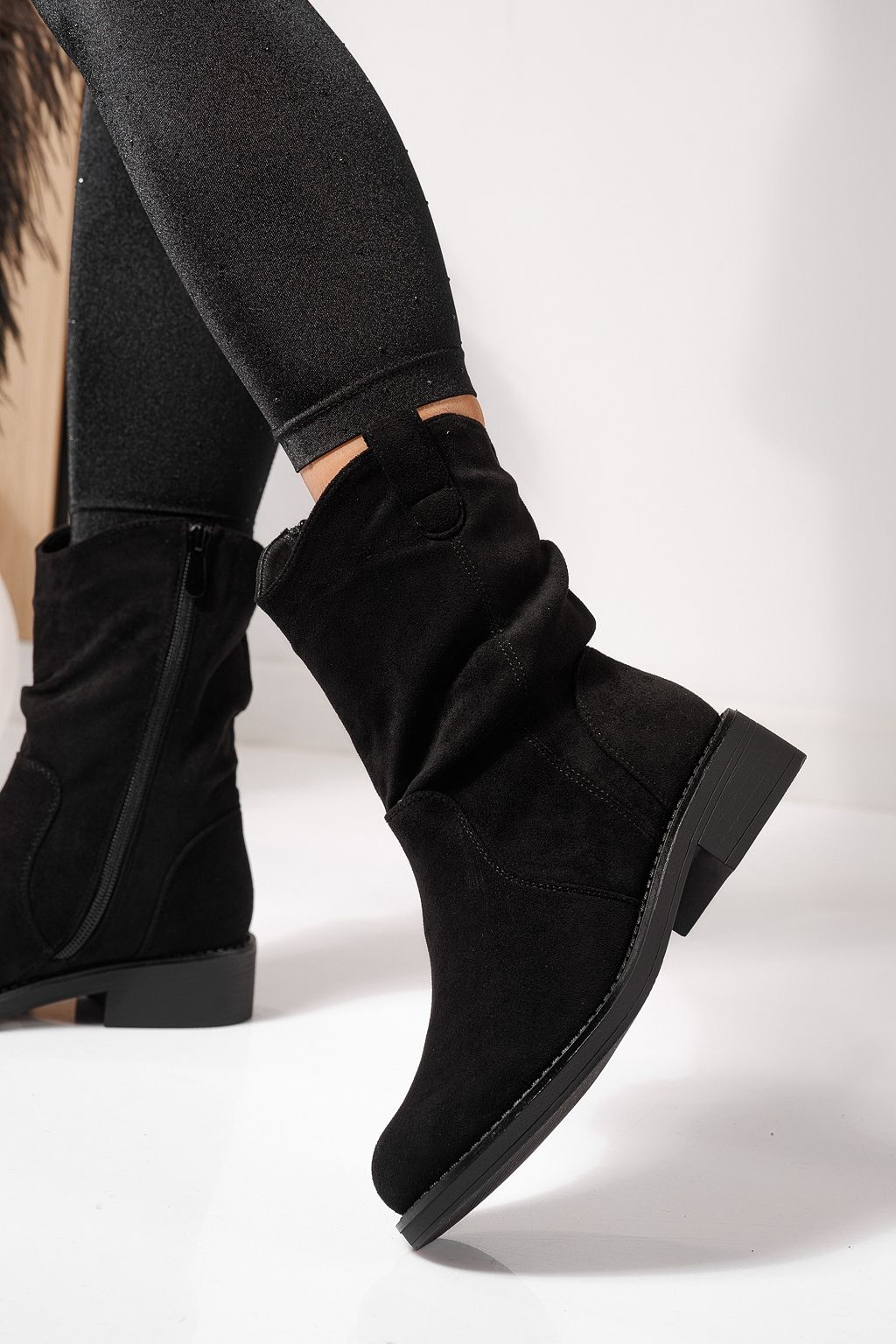 Ghete dama îmblanite negre din piele ecologica intoarsa Lumi #23091