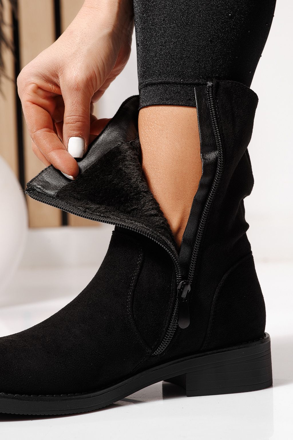 Ghete dama îmblanite negre din piele ecologica intoarsa Lumi #23091