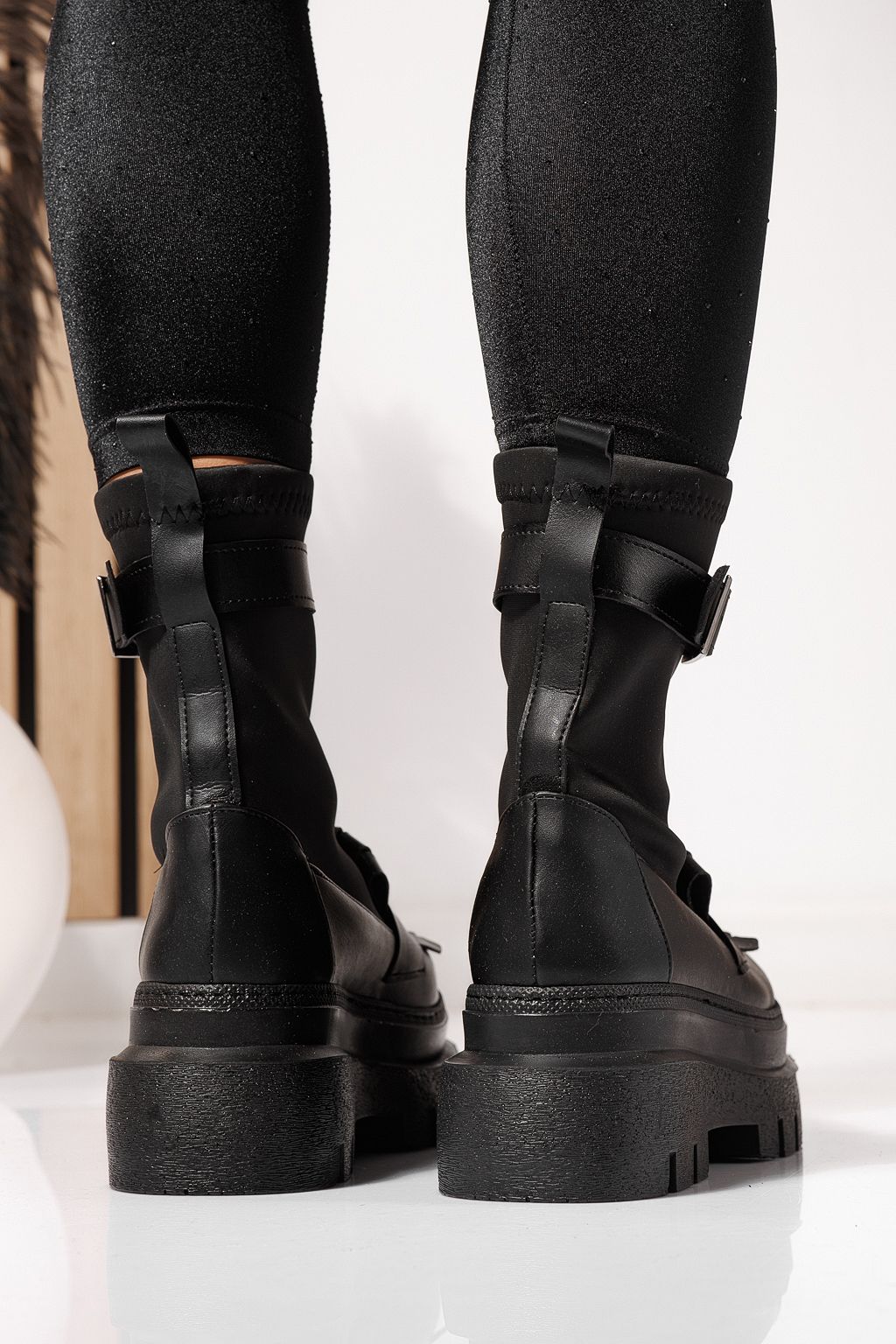 Ghete dama captusite negre din piele ecologica Floris #23169