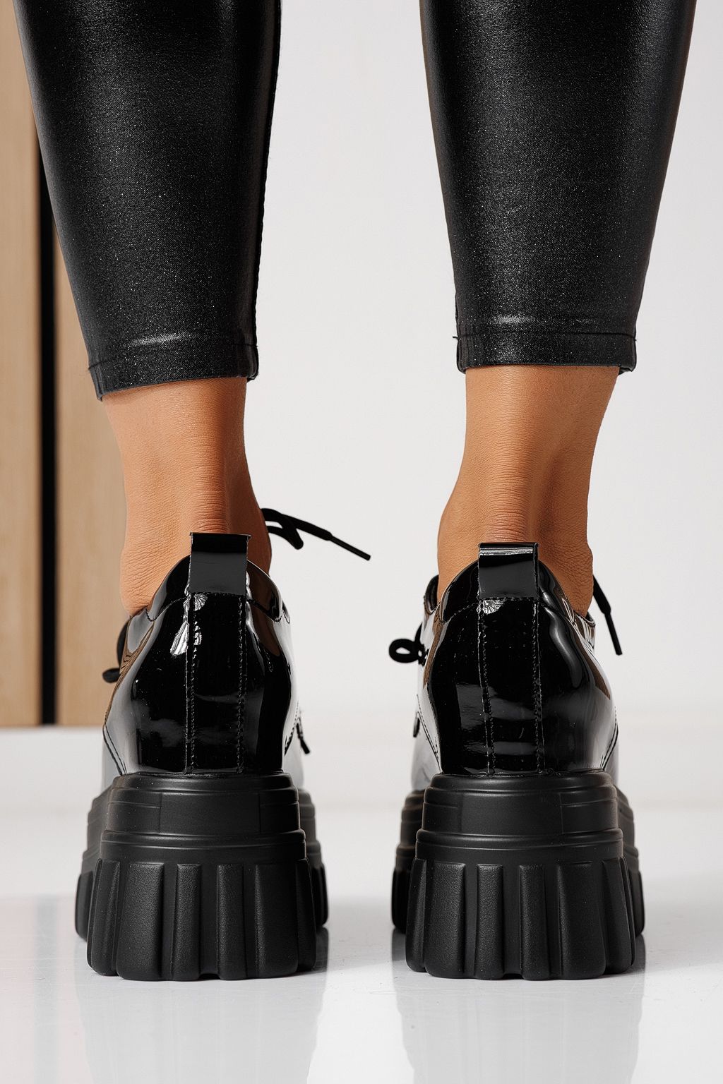 Pantofi casual dama negri din piele ecologica lacuita Larisa #24068