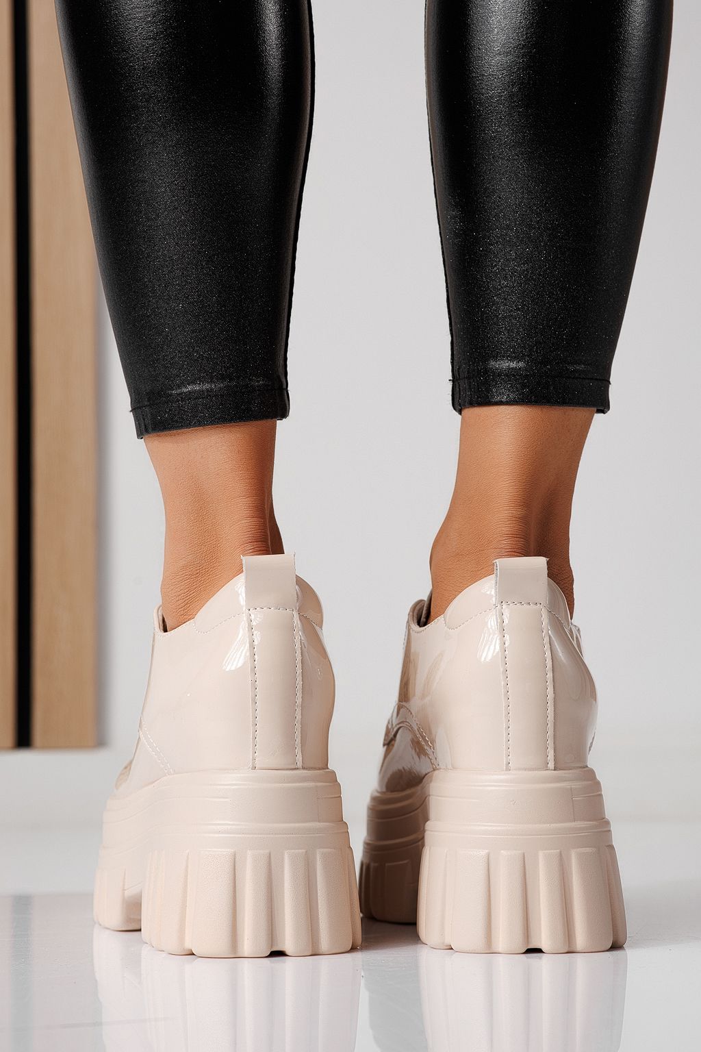 Pantofi casual dama bej din piele ecologica lacuita Larisa #24067