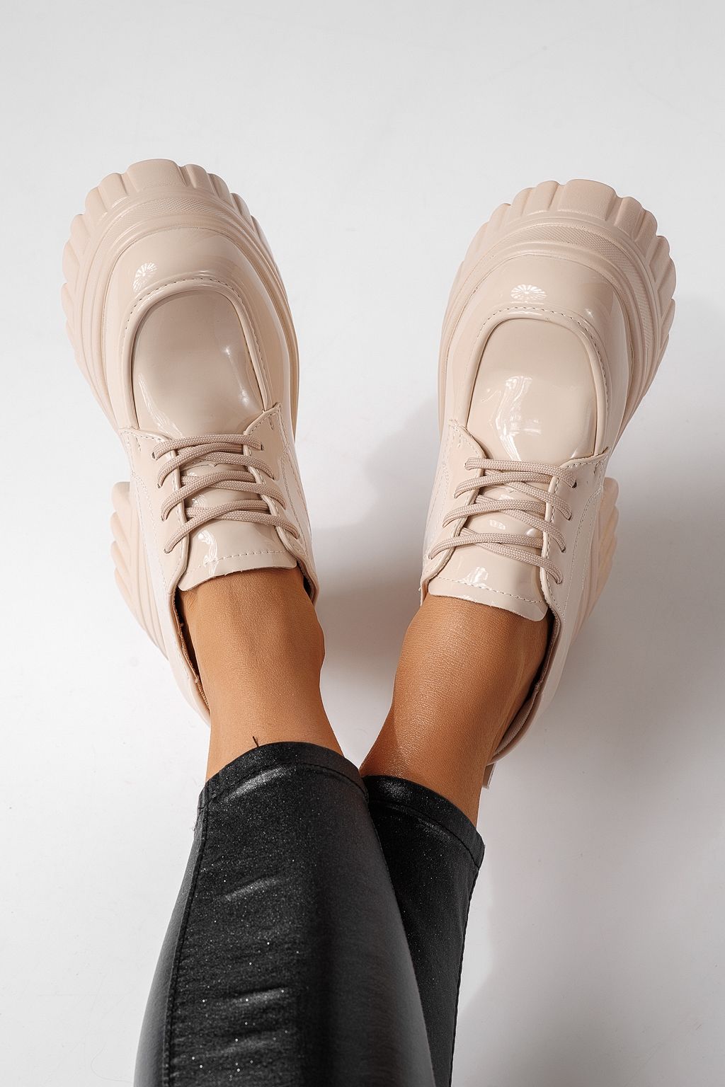 Pantofi casual dama bej din piele ecologica lacuita Larisa #24067