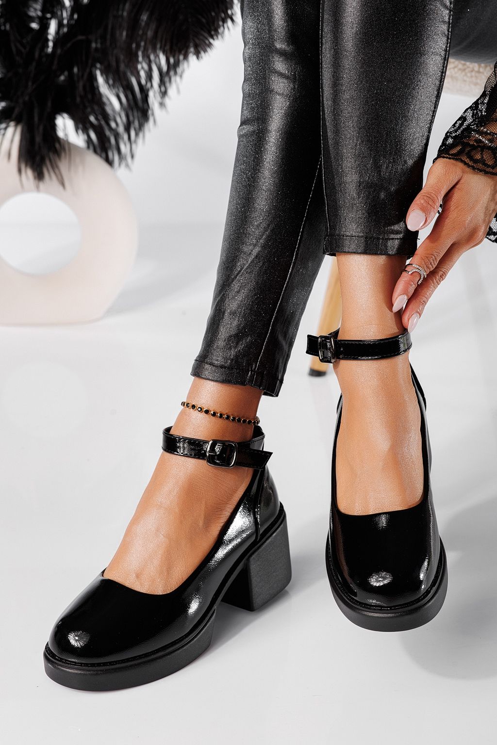 Pantofi casual dama negri din piele ecologica lacuita Troya #24225