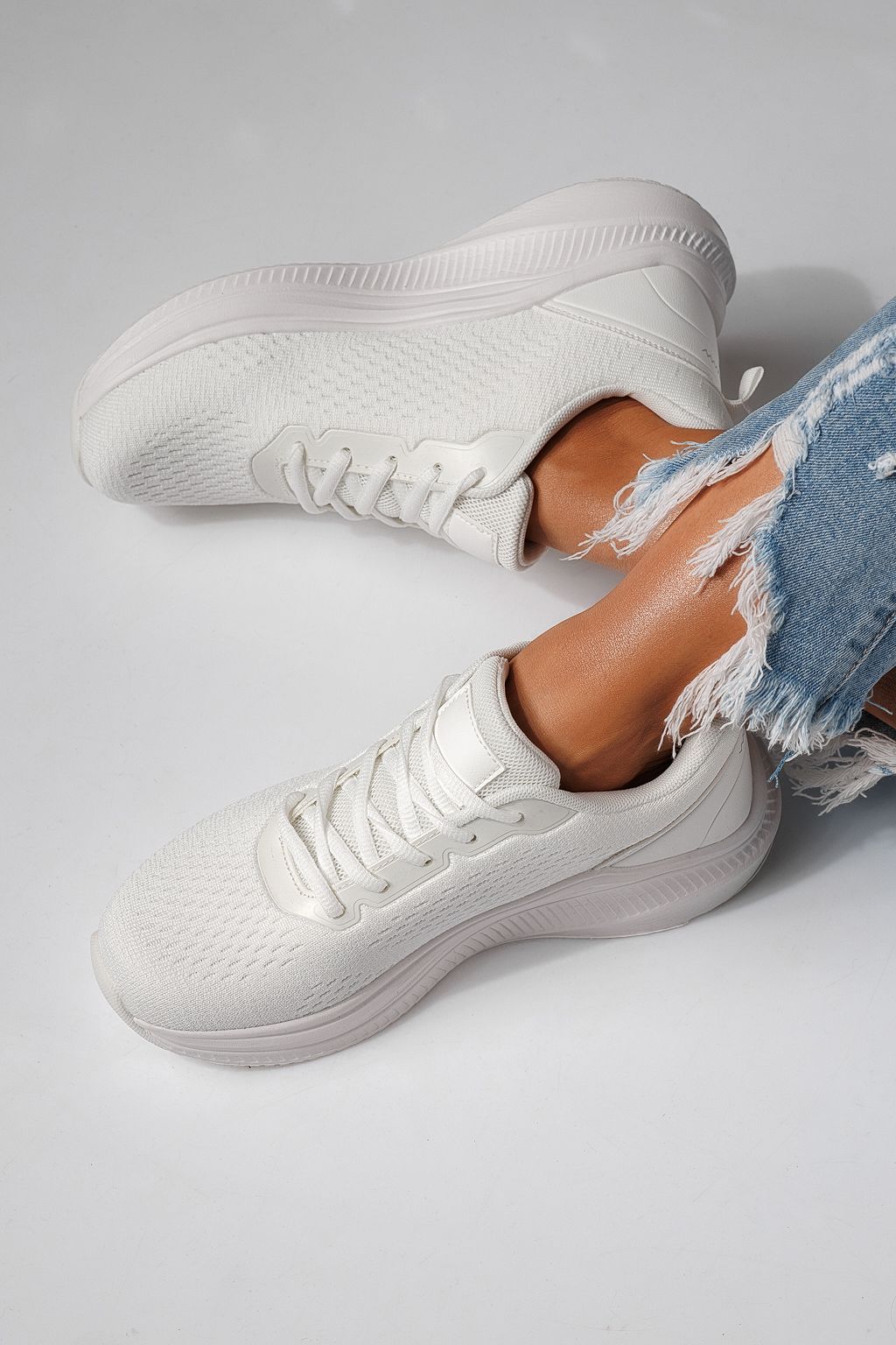 Adidasi dama albi din material textil Anaiss #24387