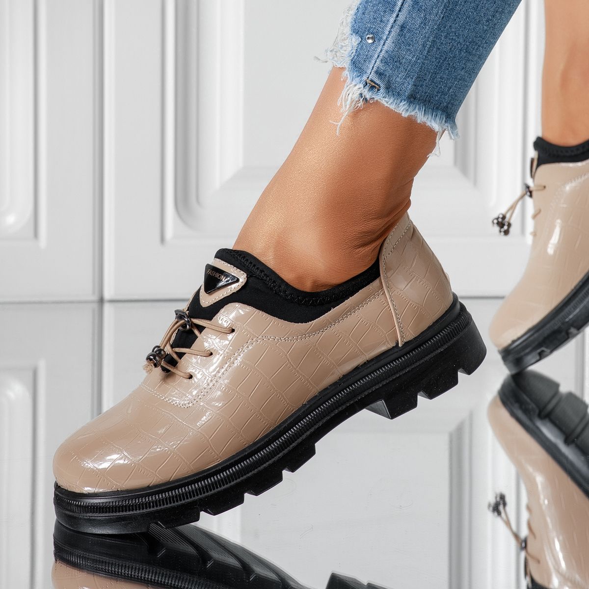 Pantofi casual dama bej din piele ecologica lacuita Mariah #24605