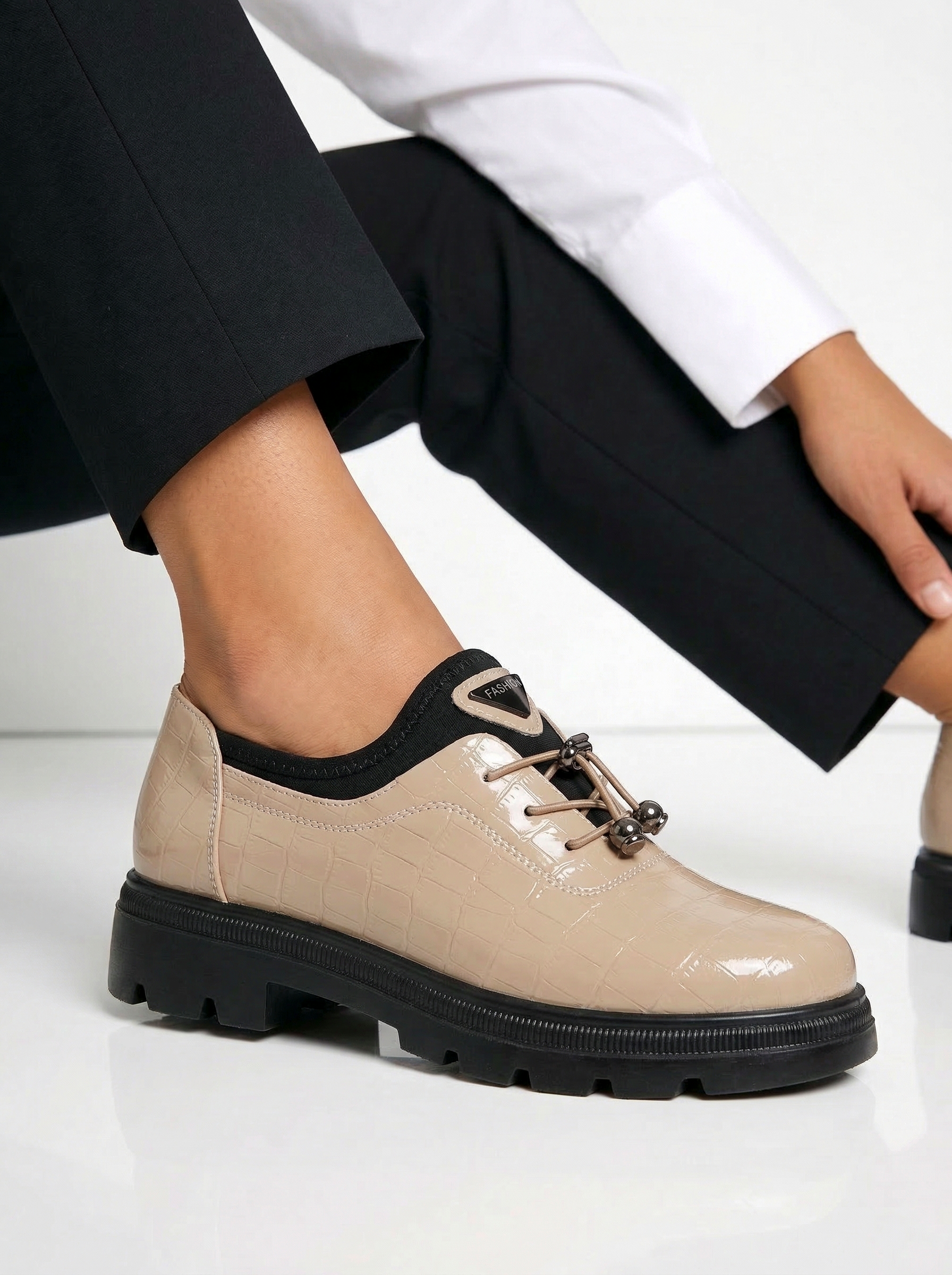 Pantofi casual dama bej din piele ecologica lacuita Mariah #24605