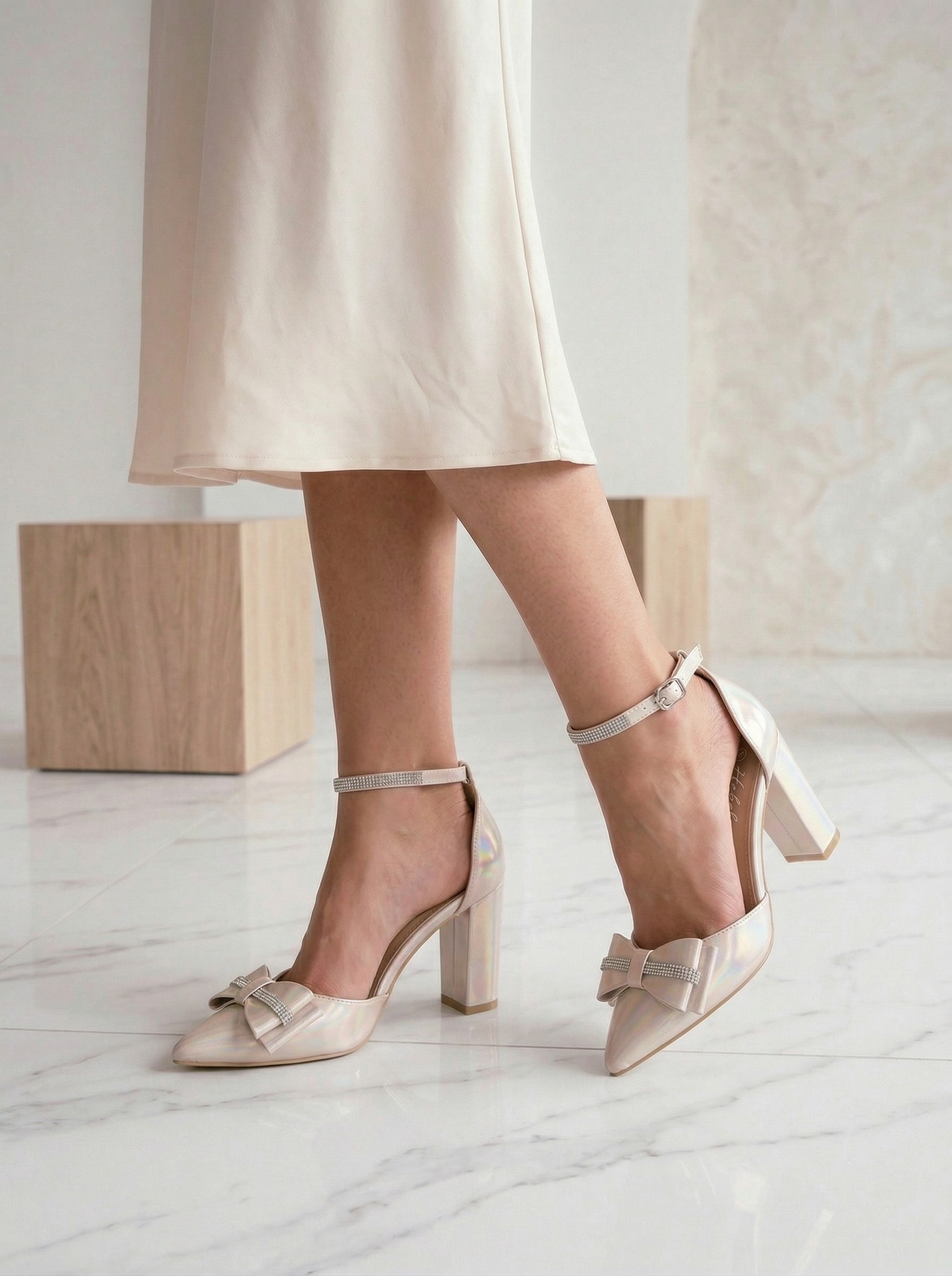 Pantofi cu toc dama aurii din piele ecologica Elis #24674