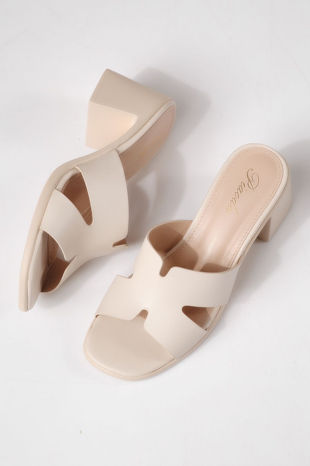 Papuci cu toc dama albi din piele ecologica Niki #24979