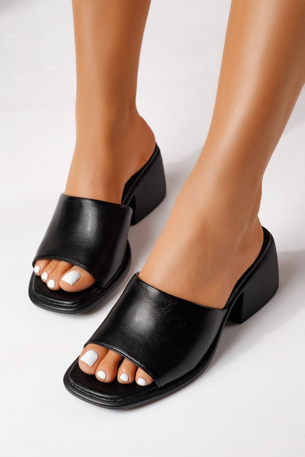 Papuci cu toc dama negre din piele ecologica Indira #25170