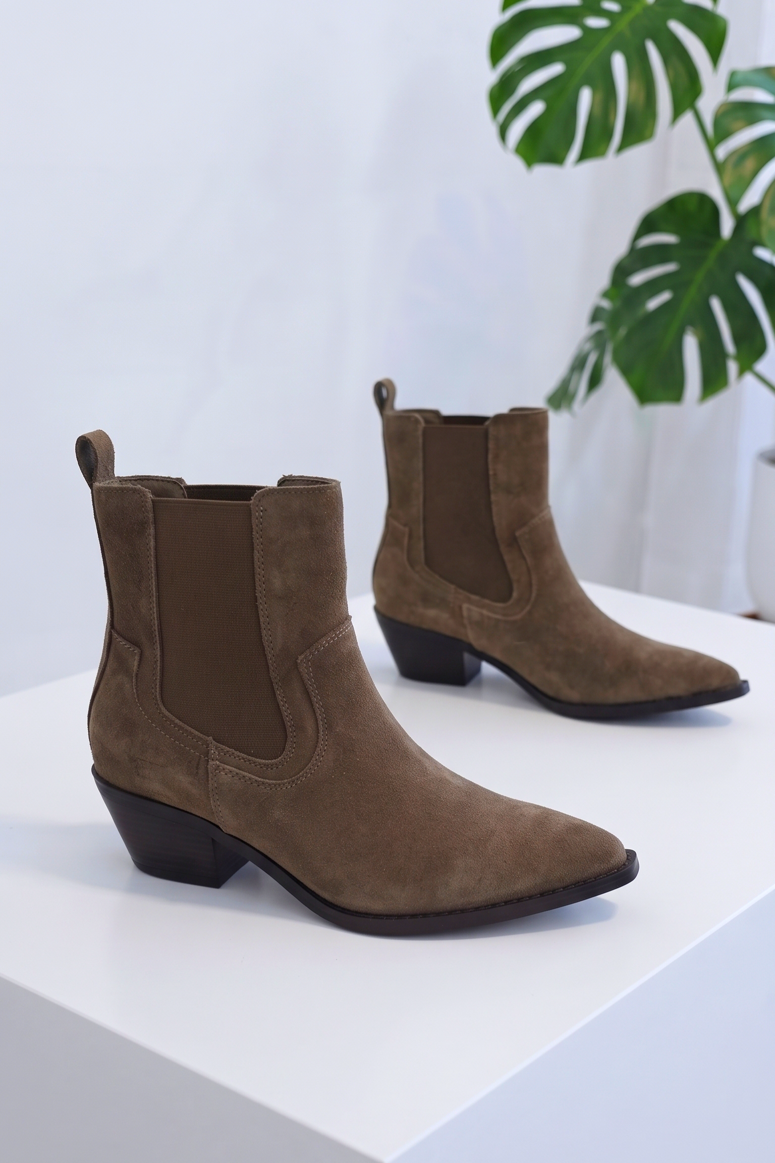 Ciocate dama khaki din piele naturala intoarsa Liora #25571