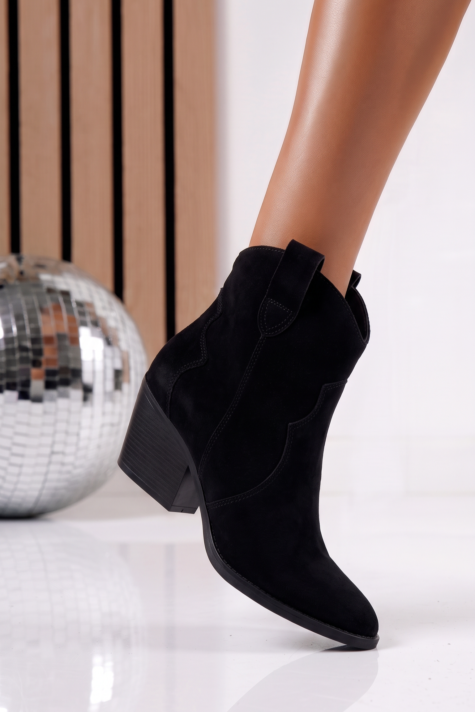 Ciocate dama negre din piele naturala intoarsa Estelle #25568
