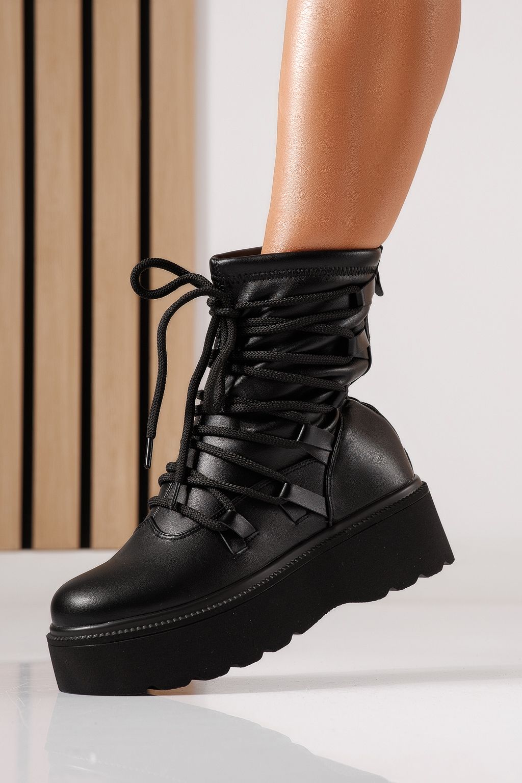 Ghete dama vatuite negre din piele ecologica Kaia #30004