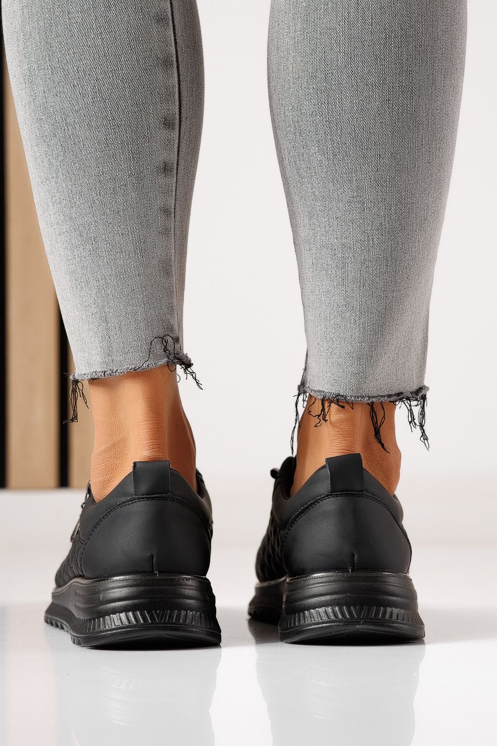 Pantofi casual dama captusiti negri din piele ecologica Lelia #30135