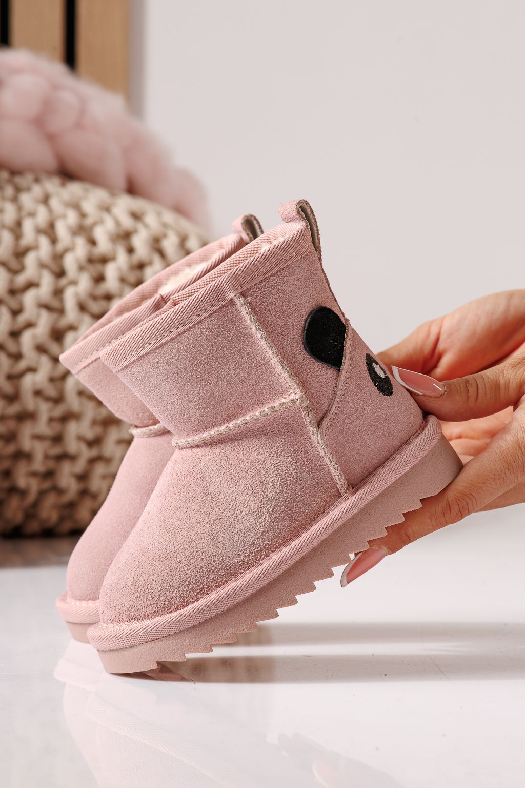Ghete fete îmblanite tip Ug roz din piele naturala intoarsa Sissy #30296