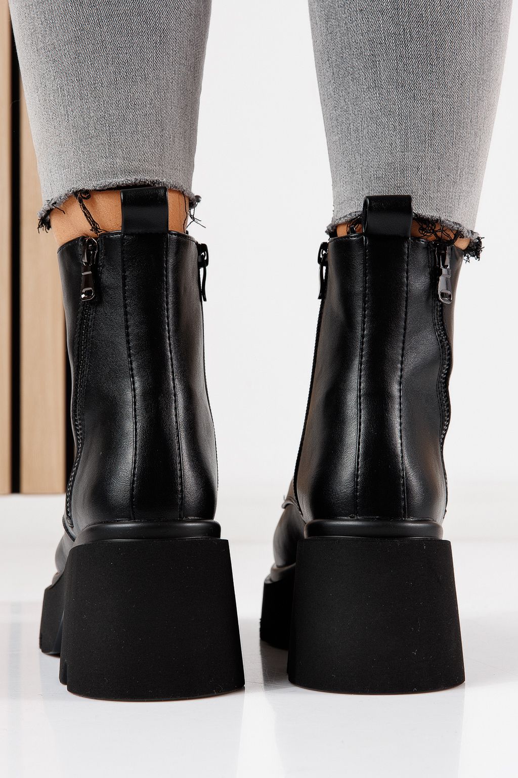 Ghete dama vatuite negre din piele ecologica Dana #30335