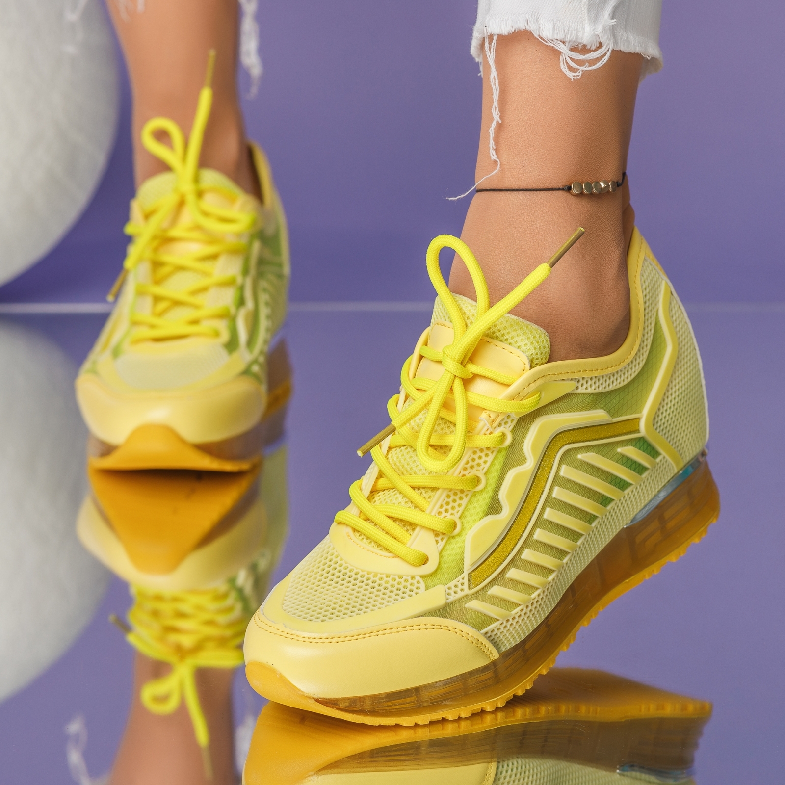 Дамски спортни обувки Madison Gбелинаni #4268M