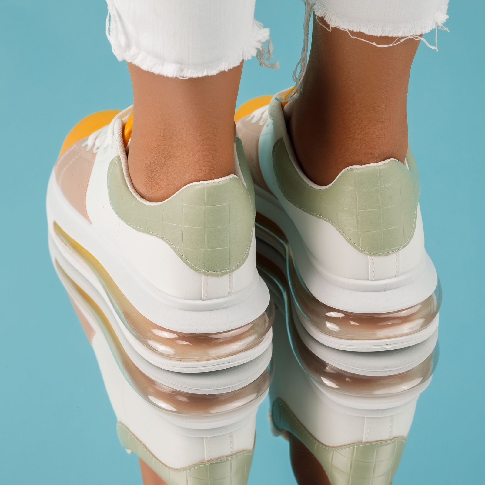 Дамски спортни обувки Genevieve Gбелинаni #4979M