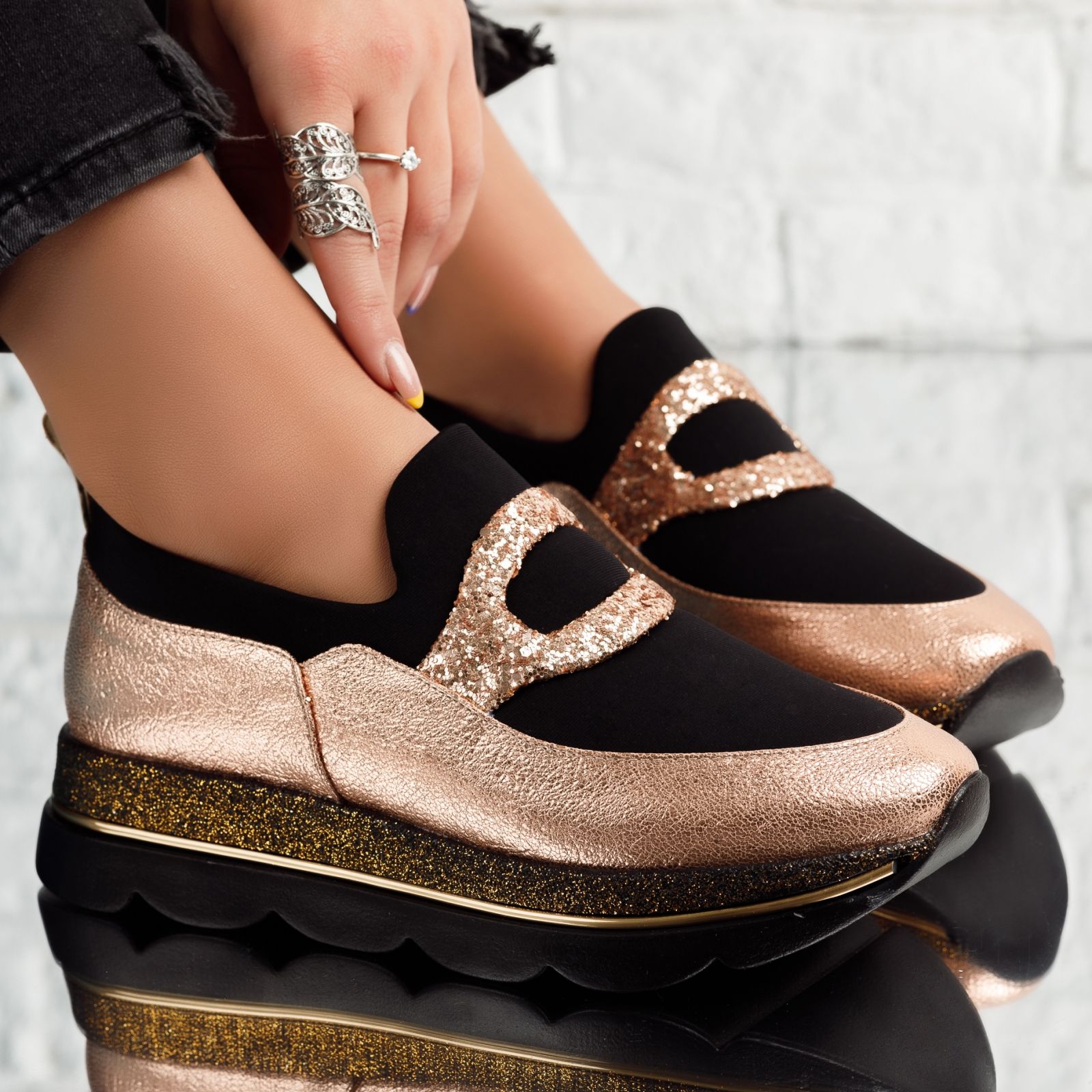 Дамски спортни обувки Delilah Rose/Gold #4926M