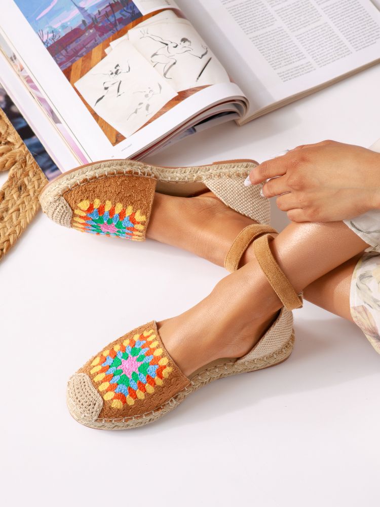Дамски сандали с ниска подметка кафяви от текстилен материал Ella #19039