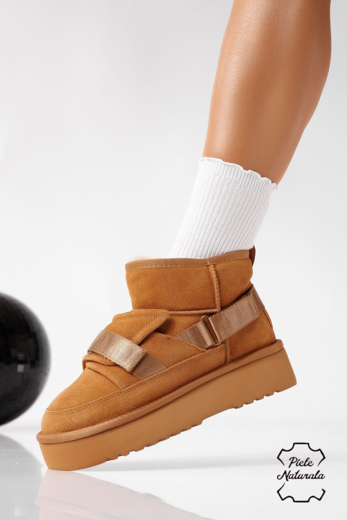 Къси дамски чизми подплатени с пух тип UGG кафяви от обърната естествена кожа Dorothea #22697