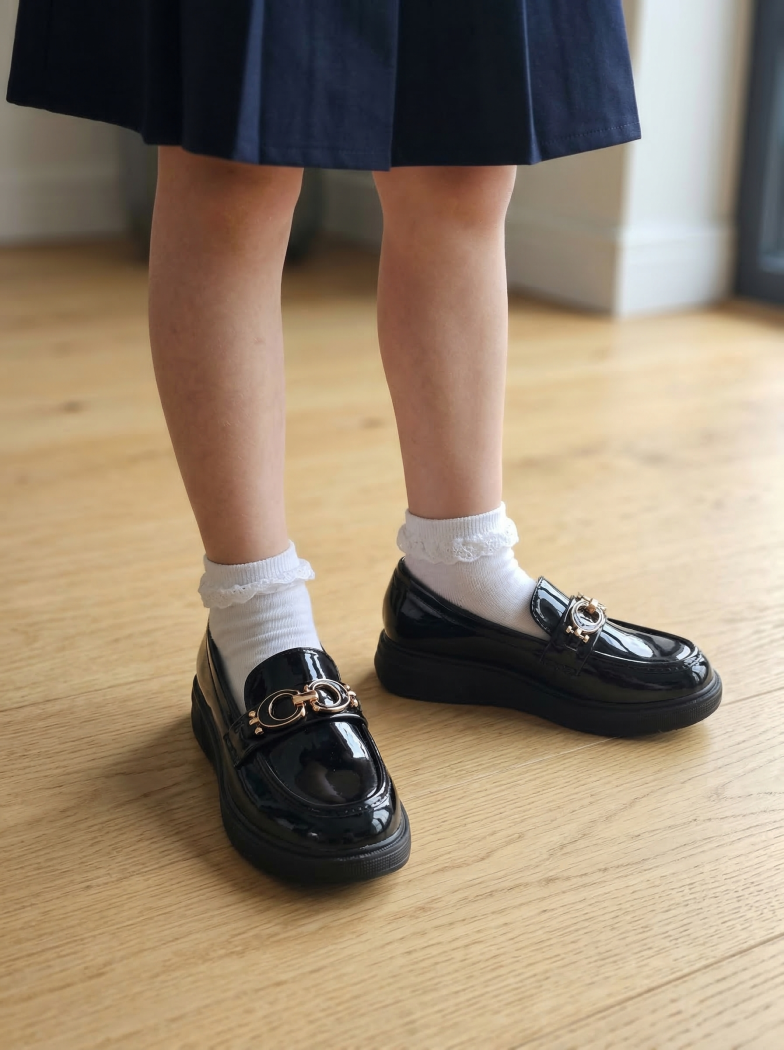 Pantofi fete negri din piele ecologica lacuita Andreina #24630