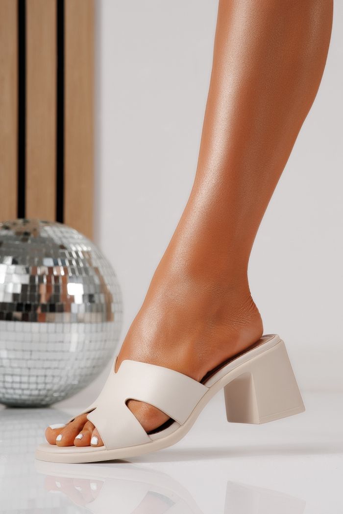 Papuci cu toc dama albi din piele ecologica Niki #24979