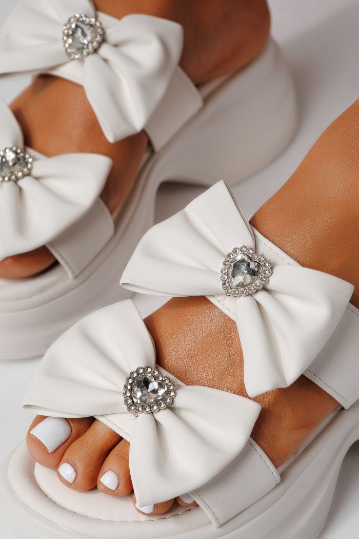 Papuci dama albi din piele ecologica Amaya #25192