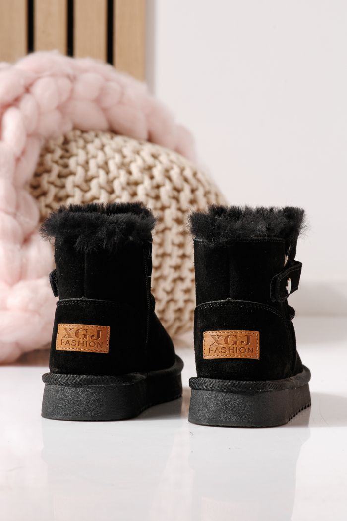 Lányoknak való fekete, UGG típusú, szőrmével bélelt csizma természetes velúrbőrből Sara #30264