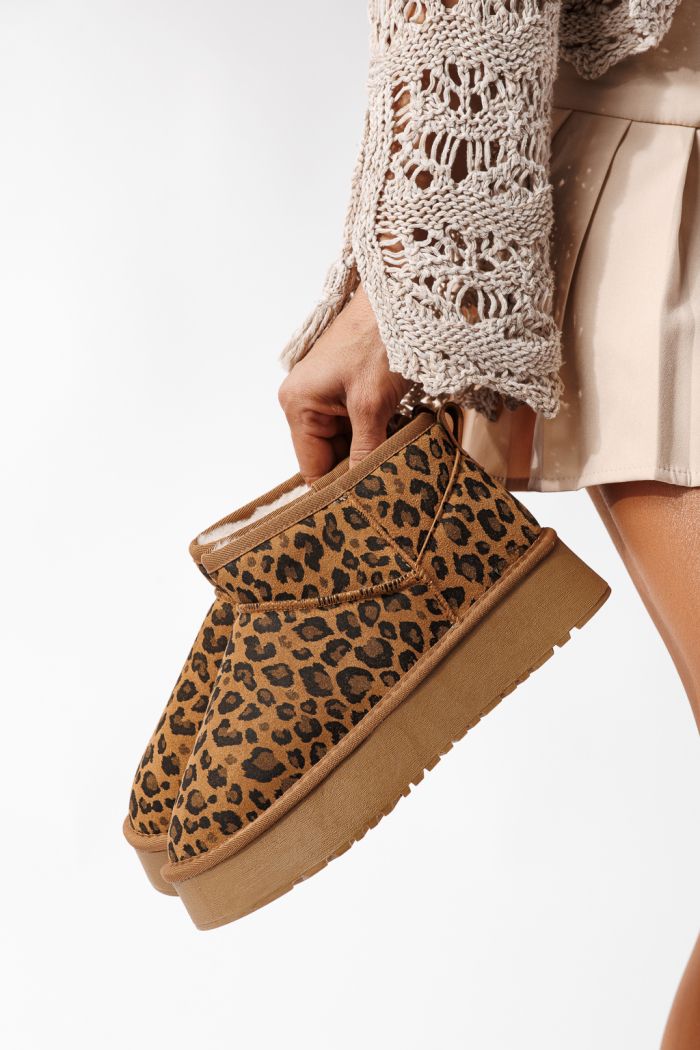 Cizme scurte dama îmblanite tip Ug leopard din piele naturala intoarsa Flori #30797