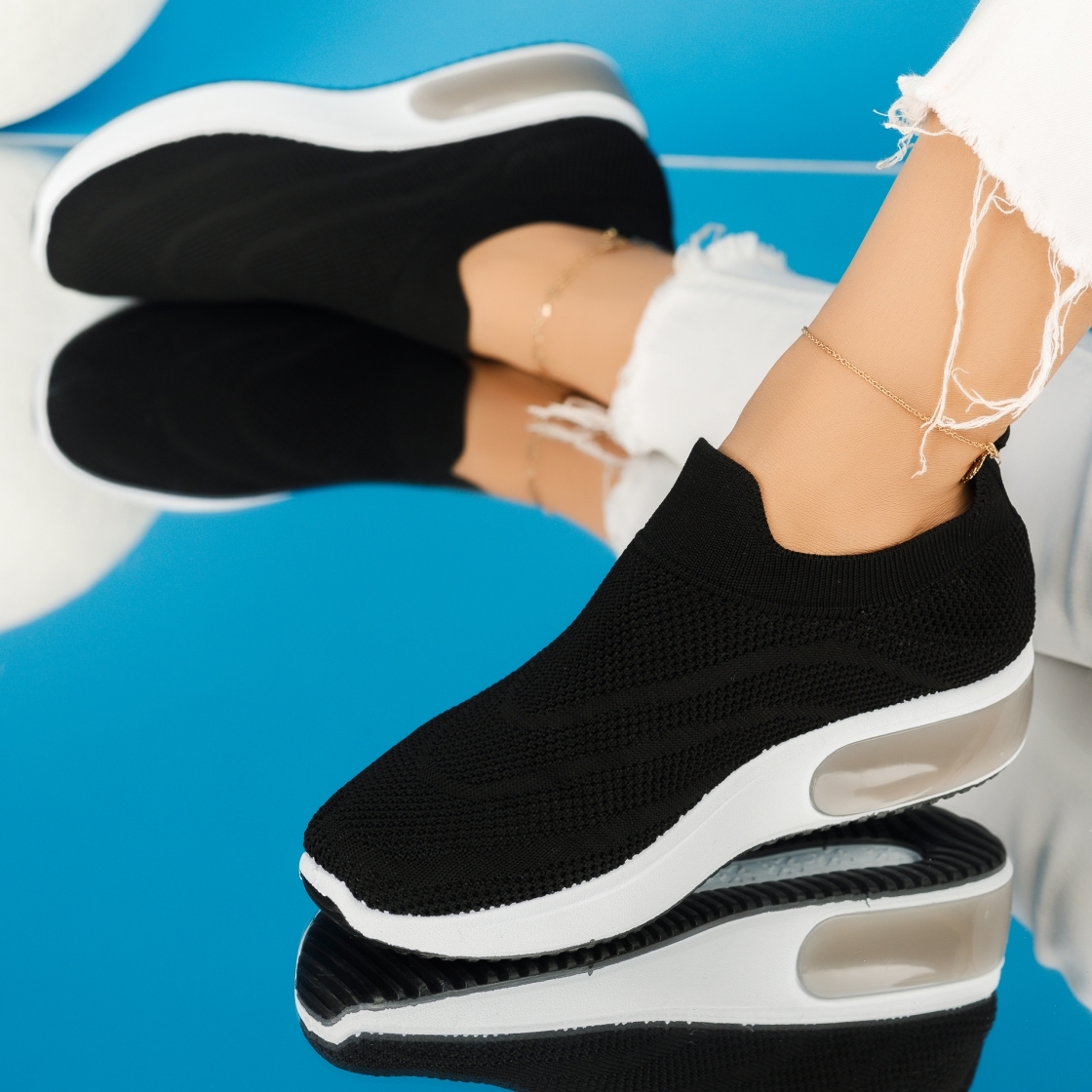Дамски спортни обувки Alessia Negru/Alb #4200M