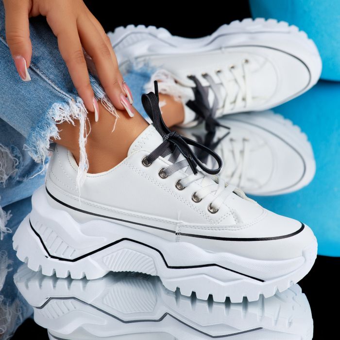 Дамски спортни обувки Larisa Бял #6833M
