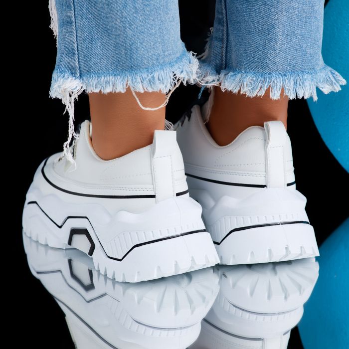 Дамски спортни обувки Larisa Бял #6833M